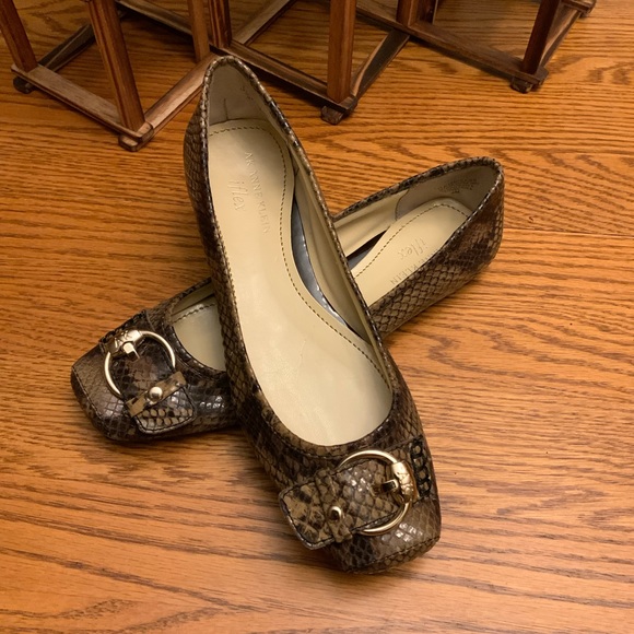 Anne Klein Snake Print Flats Size 6 Fits Like 5 1/2 - Picture 4 of 4